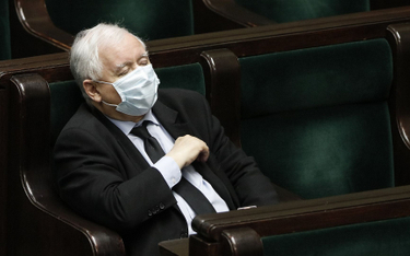 Milczący protest prezesa Kaczyńskiego w sprawie ustawy o energetyce wiatrowej