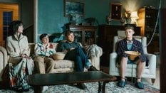 „Dobry chłopiec”: Chuligani zrywają maski