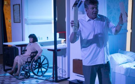 Teatr im. Żeromskiego z Kielc pokaże „Kieł” Marcina Cecki na podstawie filmu Efthymisa Filippousa i 