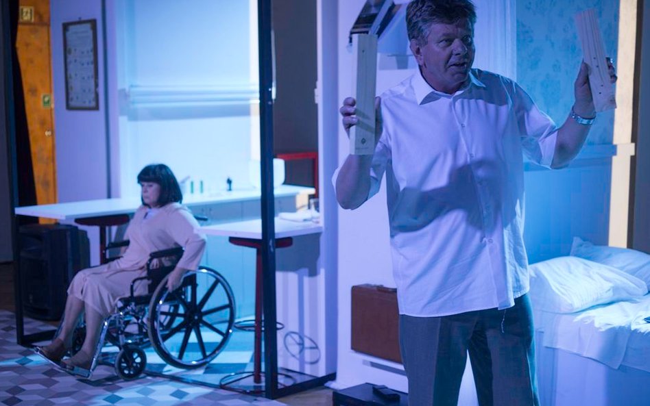 Teatr im. Żeromskiego z Kielc pokaże „Kieł” Marcina Cecki na podstawie filmu Efthymisa Filippousa i 