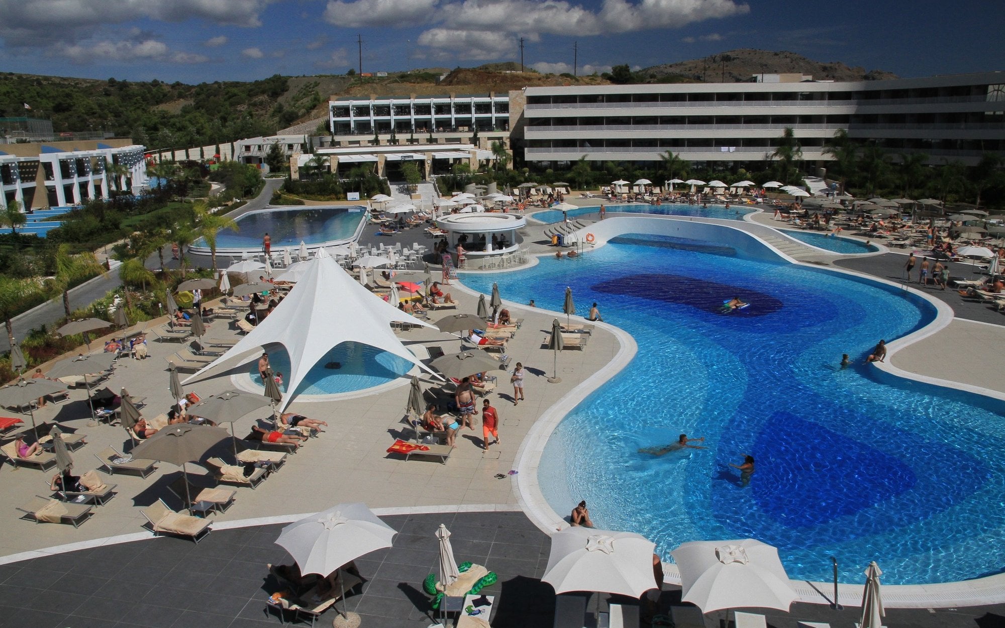 Skoro drożeje paliwo, muszą też drożeć wakacje? Okazuje się, iż niekoniecznie