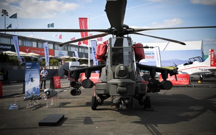 Wojskowy śmigłowiec Leonardo AW249 Fenice na Paris Air Show w Paryżu we Francji, w poniedziałek 16 c