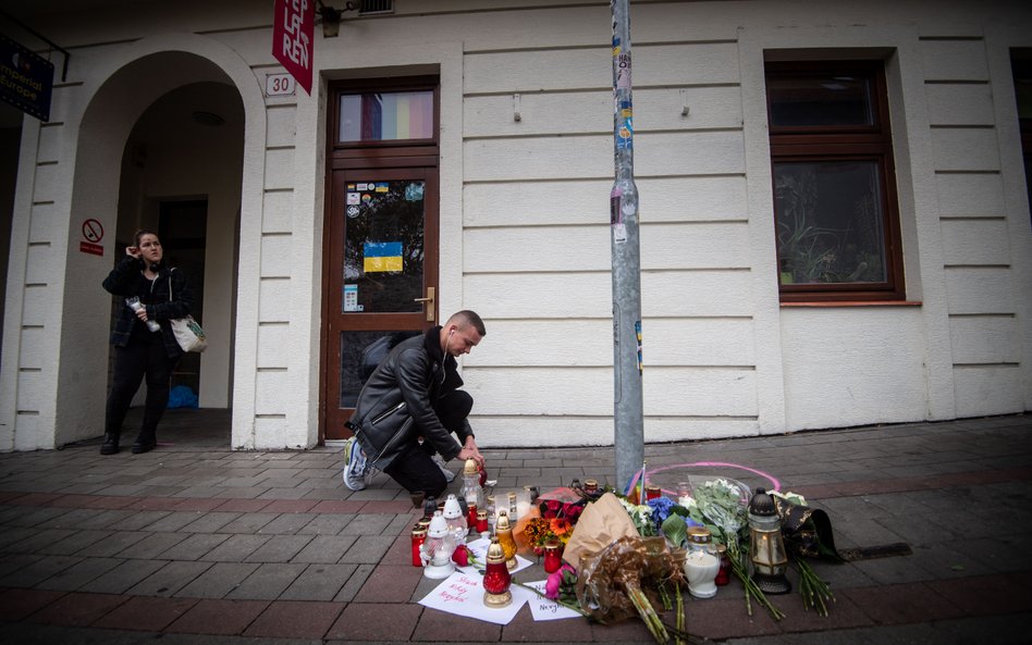 Młody człowiek oddał dziesięć strzałów w gejowskim barze Tepláreň w centrum słowackiej stolicy.