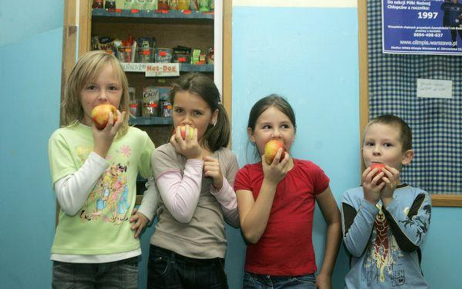 Dzieci muszą w szkole jeść owoce