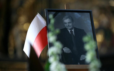 Portret Zbigniewa Wassermanna wystawiony w trakcie uroczystości pogrzebowych