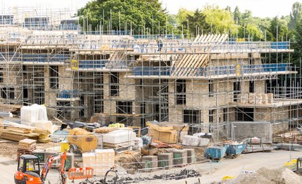 Drożejące materiały budowlane przekładają się na wzrost kosztów budowy różnych typów budynków