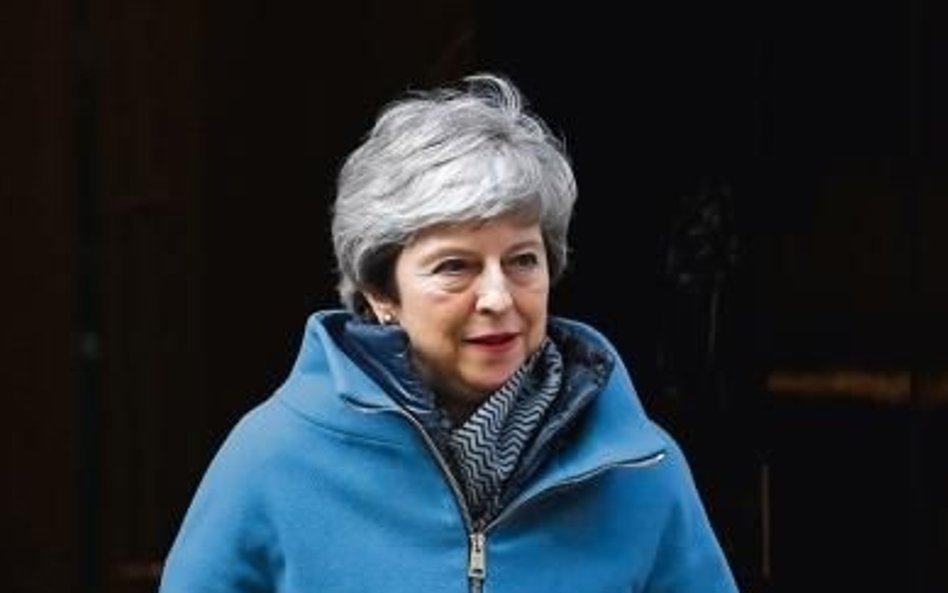 Brytyjska premier Theresa May chce się poświęcić dla umowy brexitowej. Nie bije to silnie w funta.
