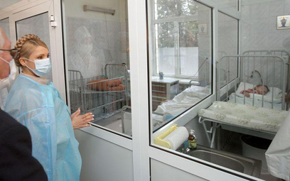 9 listopada. Premier Julia Tymoszenko z "gospodarską wizytą" w szpitalu w Łucku