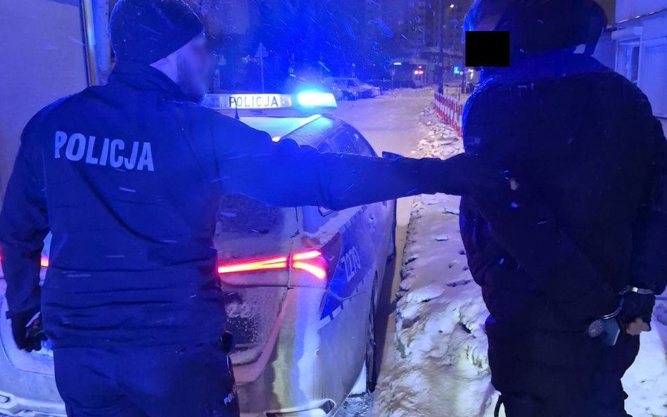 Zatrzymany na gorącym uczynku Białorusin usłyszał zarzut włamania. Dodatkowo okazało się, żę przebyw