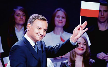 Andrzej Duda (na zdjęciu podczas majowej konwencji wyborczej) ma w kampanii prezydenckiej objechać c