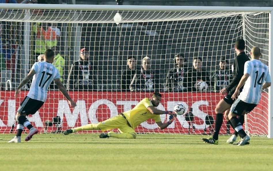 Chile nie zamierzało tylko się bronić - kilka razy Argentyńczyków ratował z opresji Sergio Romero