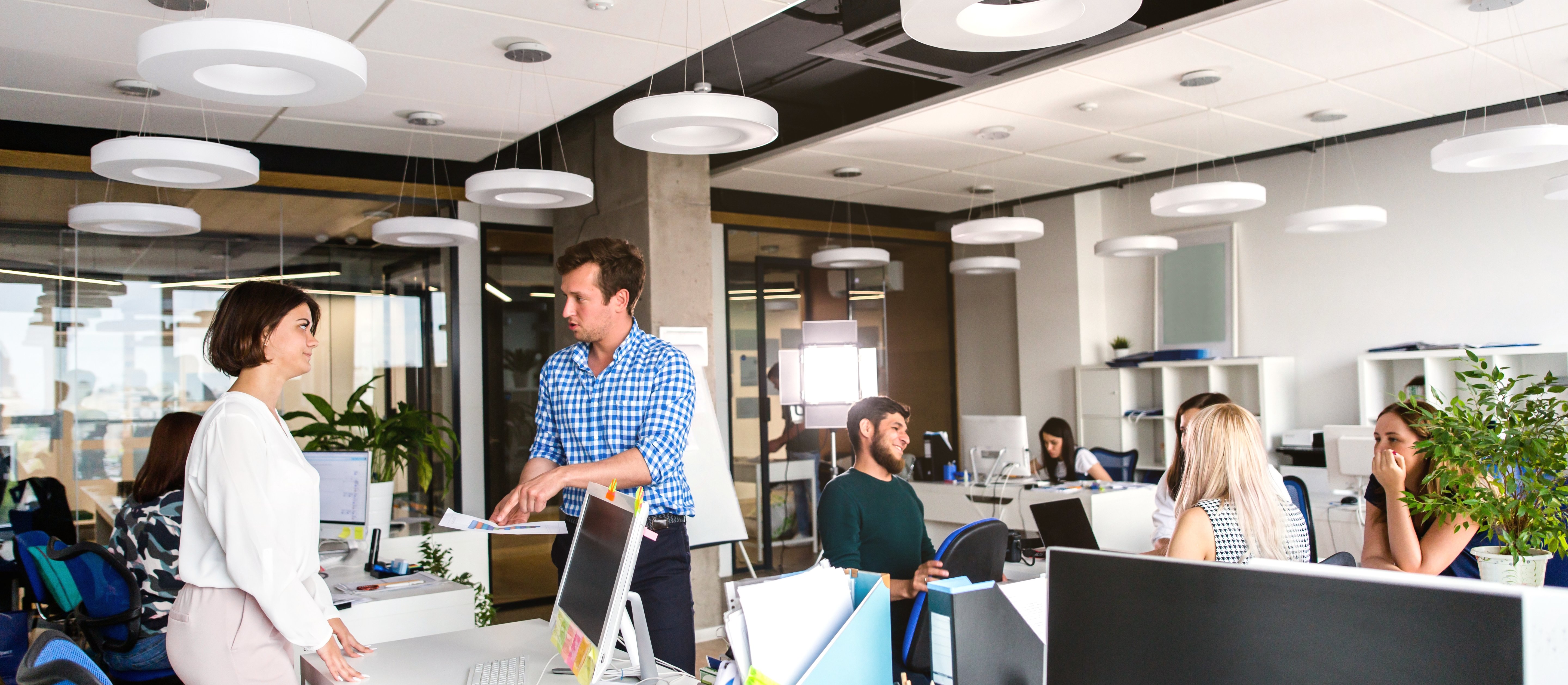 Adultyzm w miejscu pracy? Młodzi skarżą się na dyskryminację