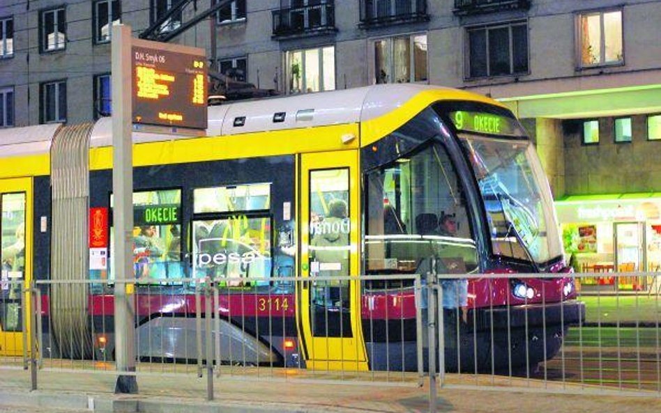 Dzięki leasingowi zwrotnemu tramwajów spółka należąca do stołecznego ratusza otrzymała ponad 75 mln 