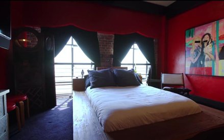 Jedna z dziewięciu sypialni