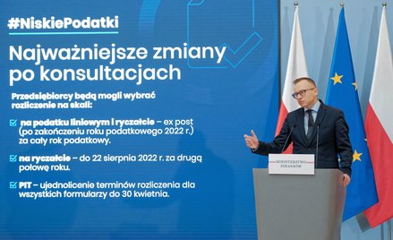 Sekretarz stanu w Ministerstwie Finansów Artur Soboń podczas konferencji prasowej