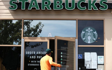Starbucks zmienia zdanie, pracownicy mogą nosić znaczki Black Lives Matter