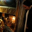 Łaciński patriarcha Jerozolimy Fuad Twal modli się w Grocie Narodzenia