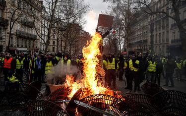 Paryskie ulice w kolejną już sobotę były miejscem starć z policją