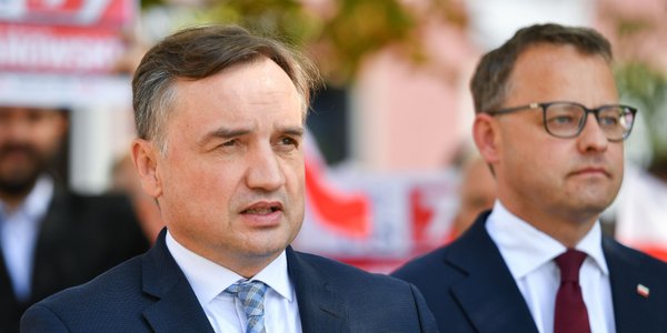 „Podejrzani numer 1”. Służby badają cyfrowe ślady Zbigniewa Ziobry i Marcina Romanowskiego.