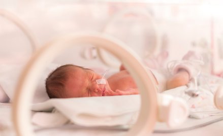 Doprowadzenie do urodzenia pijanego dziecka nie jest zjawiskiem indyferentnym prawnie.