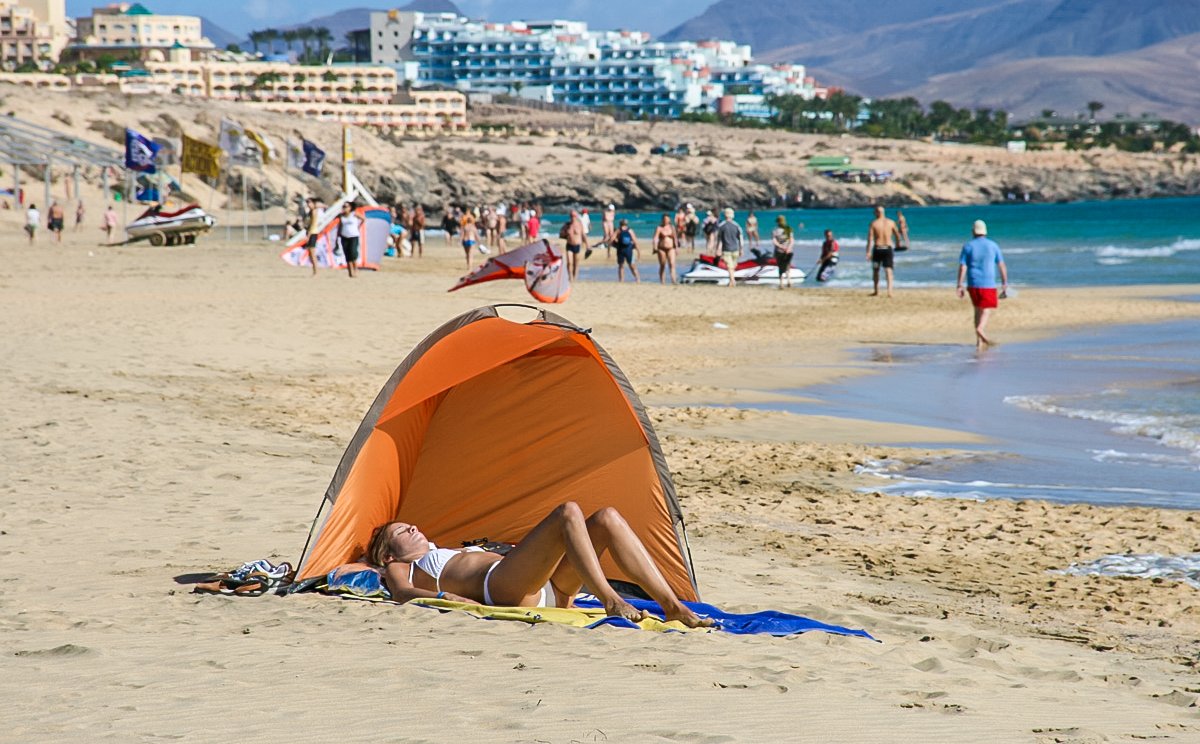 Hiszpania notuje na koniec roku historyczny wynik turystyki. „Ale grozi nam konkurencja”