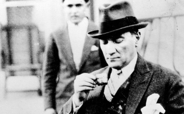 Mustafa Kemal – kawa i kapelusz. Europa jak się patrzy