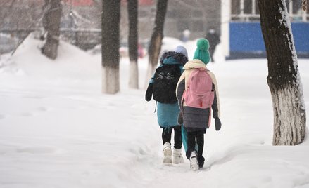 Ile czasu można spędzić na zewnątrz w bardzo niskich temperaturach? Lekarka odpowiada