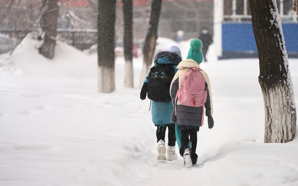 Ile czasu można spędzić na zewnątrz w bardzo niskich temperaturach? Lekarka odpowiada