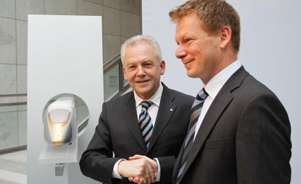 Ruediger Grube (z lewej), były prezes niemieckich kolei i Richard Lutz, jego prawdopodobny następca