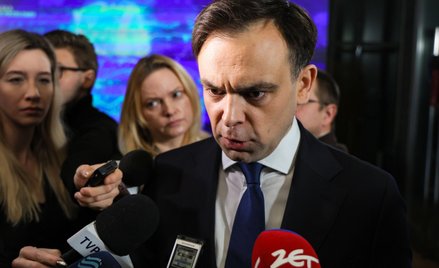 Minister finansów Andrzej Domański w rozmowie z mediami podczas wydarzenia "Polska. Rok przełomu" z 