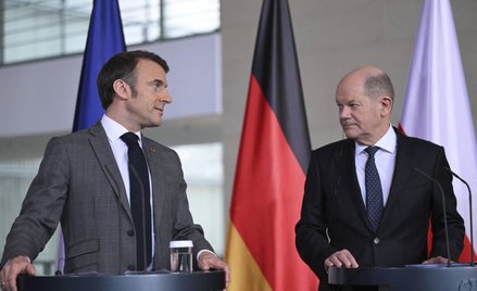Prezydent Francji Emmanuel Macron i kanclerz Niemiec Olaf Scholz