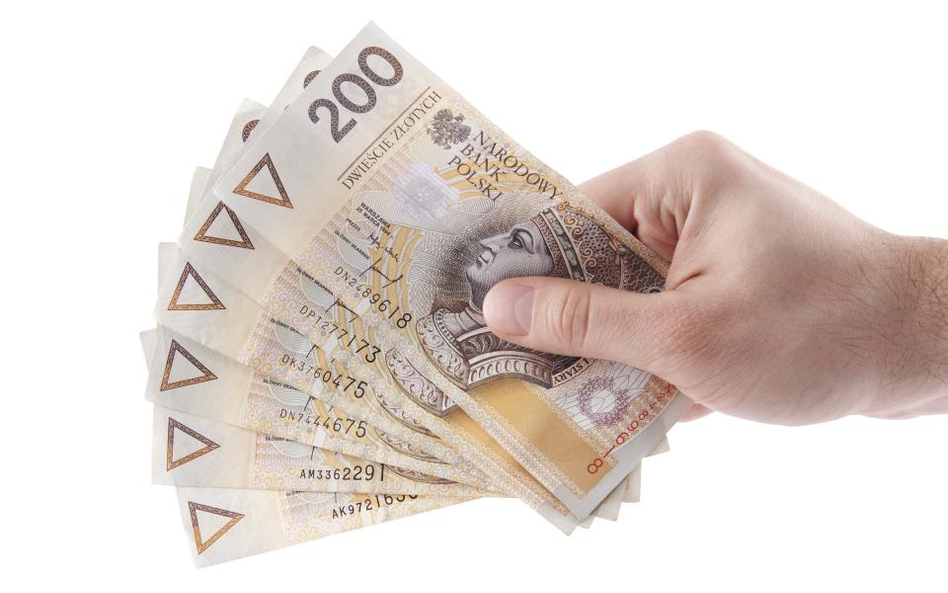 Gotówka wciąż płynie do banków