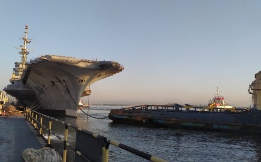 São Paulo rusza w swój ostatni rejs do stoczni złomowej.