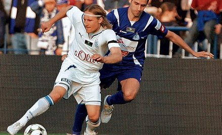 Siergiej Kriwiec (przy piłce) dał Lechowi we wtorek zwycięstwo nad Ruchem i prowadzenie w lidze