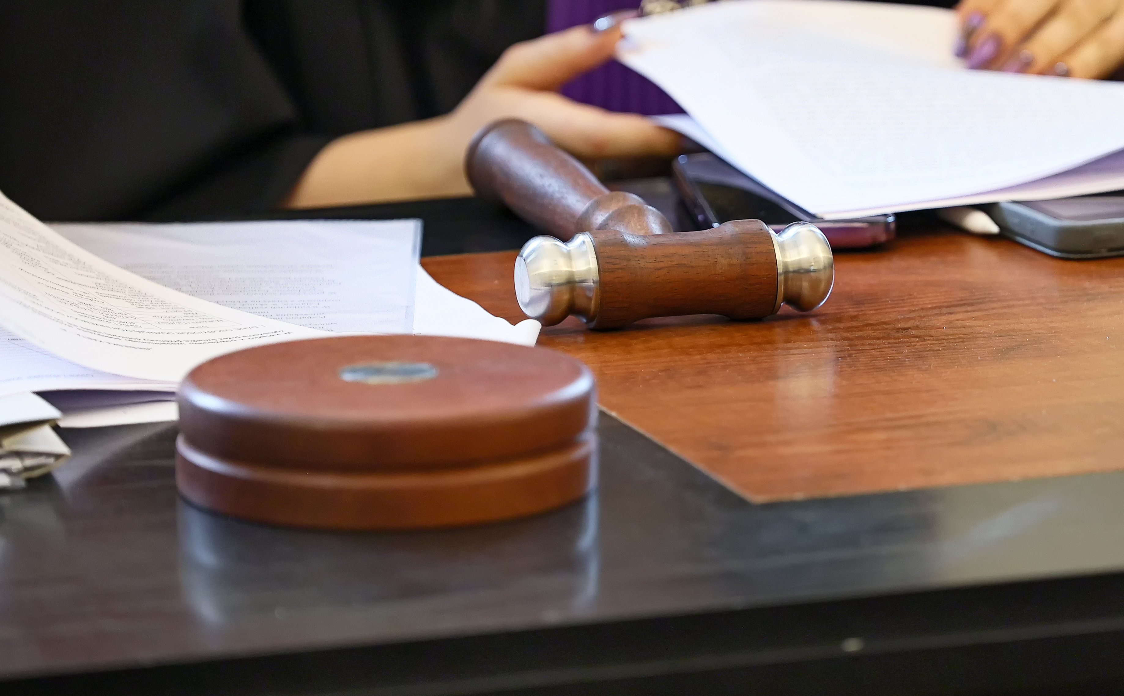 Klientom biura podróży skradziono leki. Czy to powód do zerwania umowy?