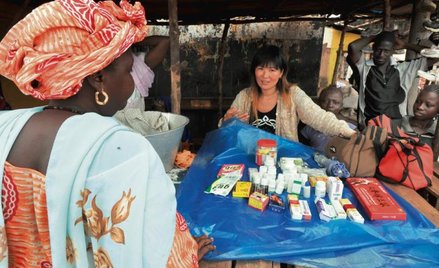 Żeń-szeń dobry na wszystko – na rynku miasteczka Kamsar w Gwinei