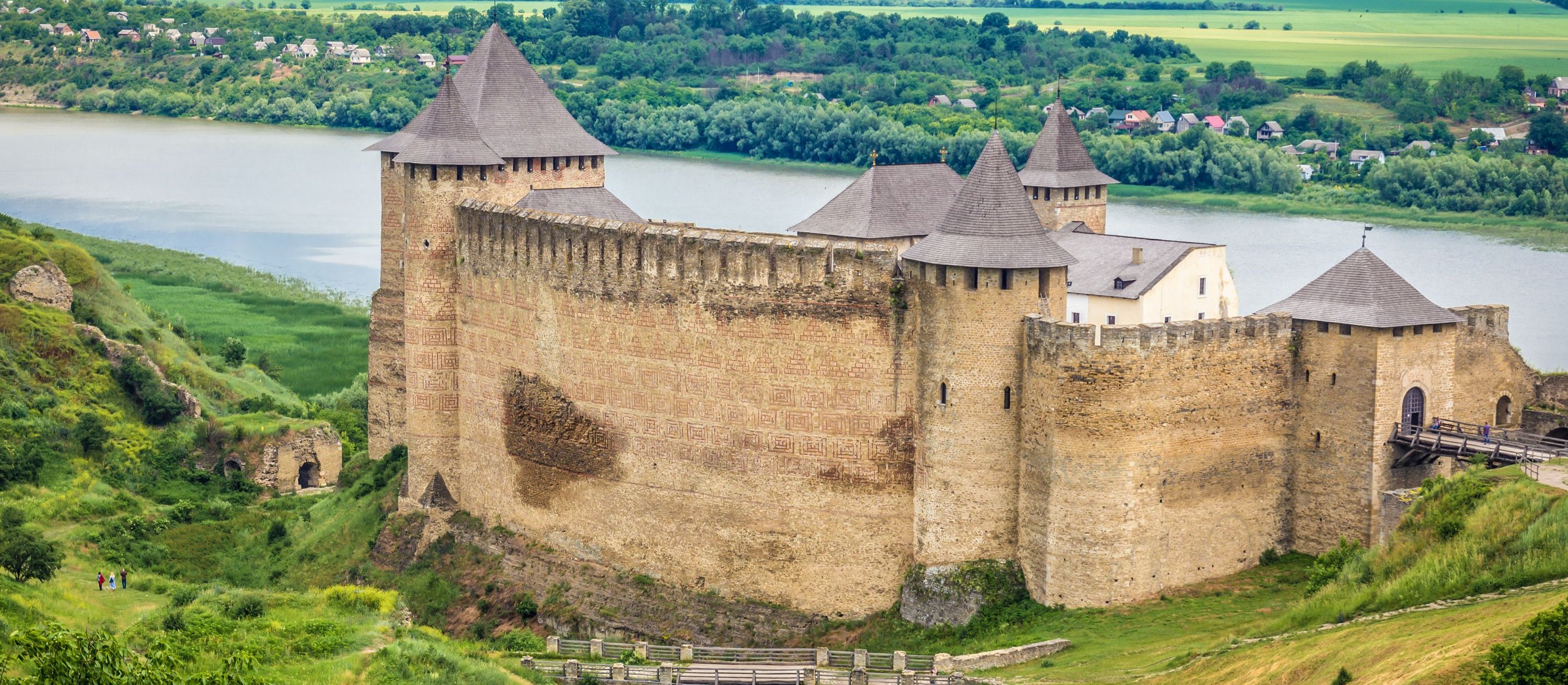 Runął fragment ściany historycznej twierdzy w Chocimiu