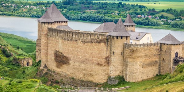 Runął fragment ściany historycznej twierdzy w Chocimiu