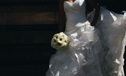 Generacja Z nie chce stawiać na tradycyjne suknie ślubne.