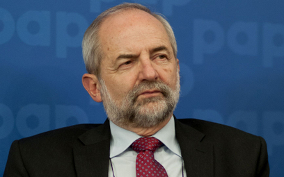Juliusz Braun jest wykładowcą Collegium Civitas, był posłem na Sejm i prezesem TVP, autorem wielu pu