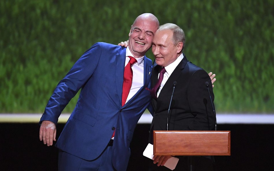 Szef FIFA Gianni Infantino i Władimir Putin – łączy ich coś więcej niż interesy, może nawet przyjaźń