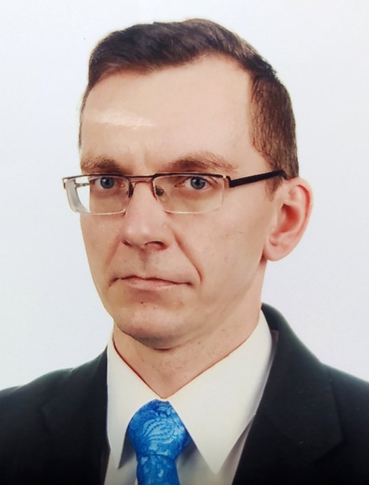 Dr Paweł Makowiec jest autorem wielu publikacji naukowych i popularnonaukowych dotyczących taktyki w