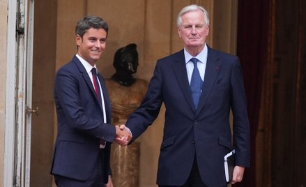 Gabriel Attal, ustępujący premier Francji, po lewej, i Michel Barnier, nowy premier Francji, w hotel