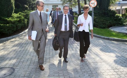 Członkowie delegacji od lewej: wiceprzewodniczący Komisji Weneckiej Kaarlo Tuori, szef wydziału spra