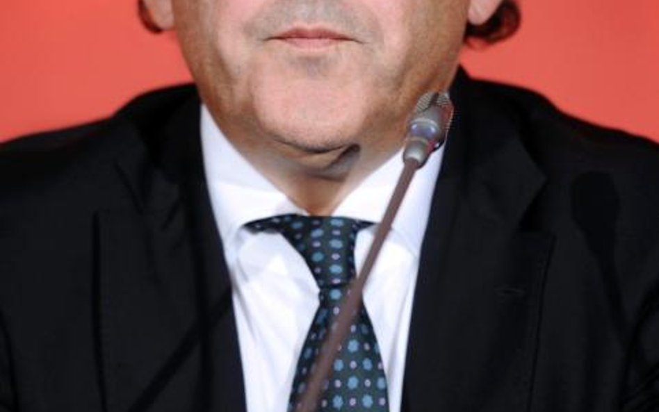 Michel Platini zmienia Euro, Ligę Mistrzów, centralizuje prawa telewizyjne i przygląda się temu, co 