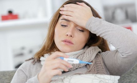 Wyższa temperatura – dzwonić do lekarza czy do sanepidu?