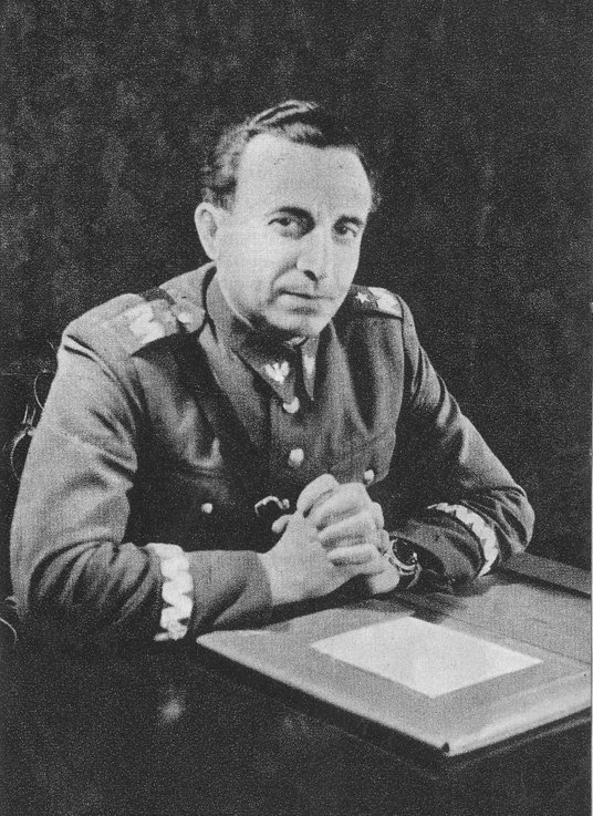 Marian Spychalski (1906–1980) w 1945 r. został przewodniczącym Komitetu Wykonawczego Naczelnej Rady 