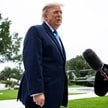 „Le Monde” o nowym kursie administracji Trumpa. Pomoc za „prawo do życia”