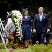 Holenderski król Wilhelm-Alexander i królowa Maxima składają wieniec podczas Narodowego Dnia Pamięci