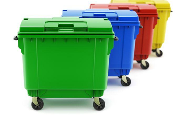 Czy zakup pojemników na odpady komunalne stanowi dla spółki nakłady na środki trwałe, czy można poje